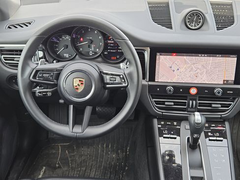 Certified 2025 Porsche Macan image 25