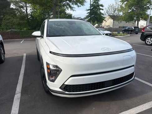 Used 2024 Hyundai Kona SEL FWD image 2