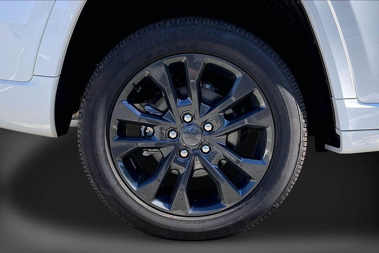 Used 2026 Jeep Grand Cherokee Limited AWD/4WD image 37