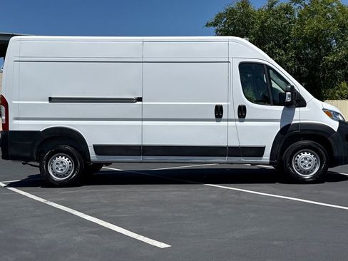 Used 2025 RAM ProMaster 2500 w/ Convenience Group FWD image 8