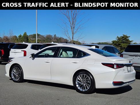 Used 2023 Lexus ES 300h Ultra Luxury w/ Accessory Package (Z2) image 5