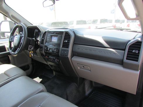 Used 2021 Ford F250 XL w/ Power Equipment Group RWD image 17