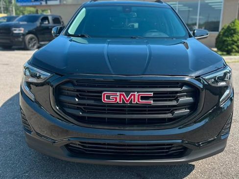 Used 2020 GMC Terrain SLE w/ Driver Convenience Package FWD image 2
