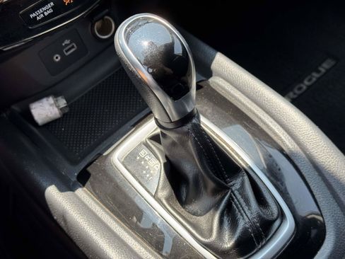 Used 2020 Nissan Rogue SV AWD/4WD image 26