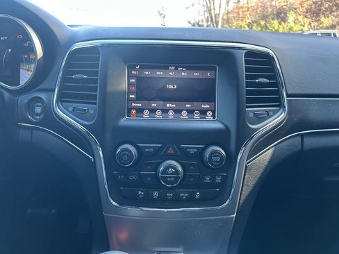 Used 2018 Jeep Grand Cherokee Limited image 16