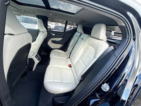 Used 2024 Volvo XC40 B5 Plus image 27