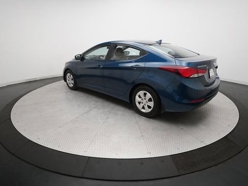 Used 2016 Hyundai Elantra SE image 12