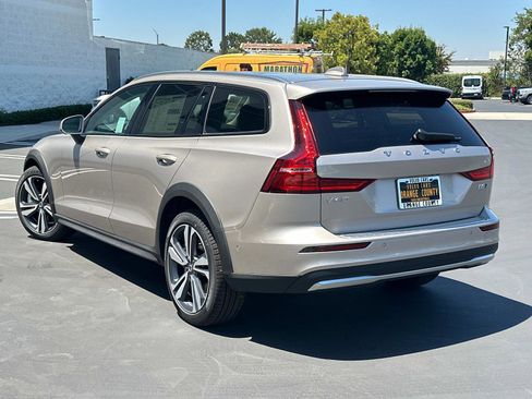 New 2026 Volvo V60 B5 Cross Country Plus w/ Climate Package image 5