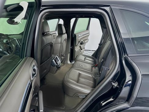 Used 2017 Porsche Cayenne Platinum Edition image 30