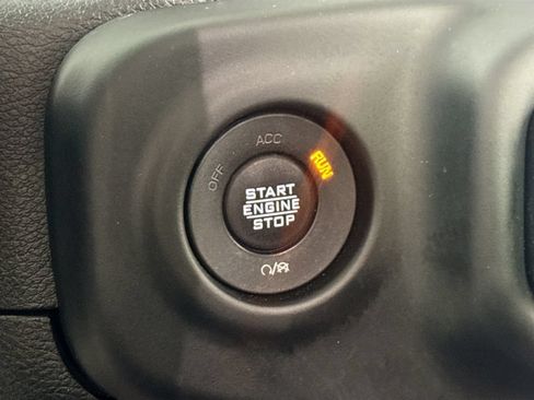 Used 2021 Jeep Wrangler Unlimited Sahara AWD/4WD image 16