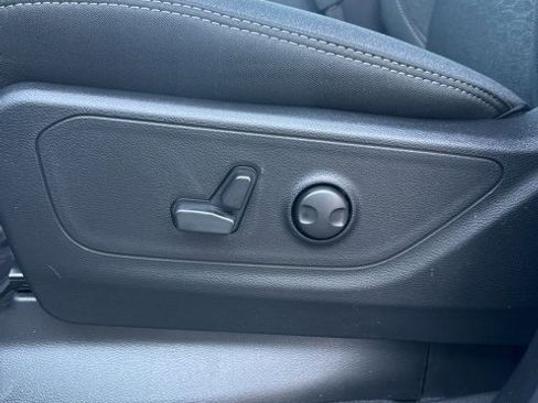 New 2026 RAM 1500 4x4 Crew Cab image 10