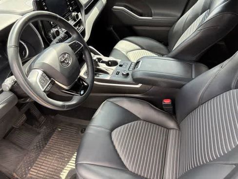 Used 2022 Toyota Highlander XSE AWD/4WD image 9
