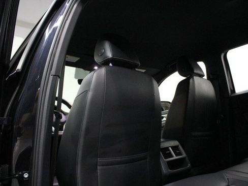 Used 2022 Volkswagen Atlas Cross Sport SE image 27