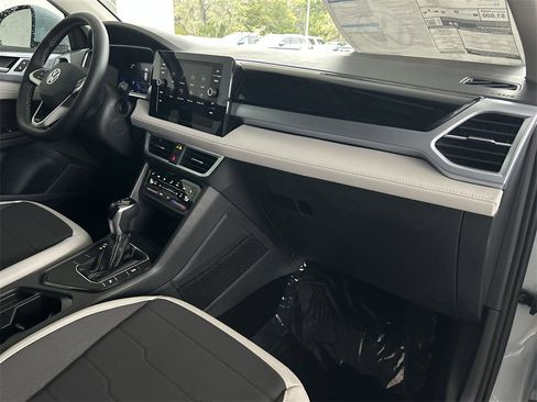 New 2026 Volkswagen Taos SE image 33