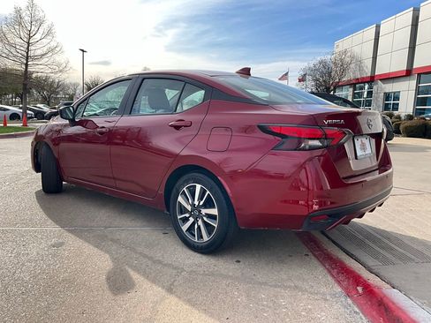 Used 2025 Nissan Versa SV image 8