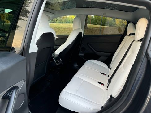 Used 2022 Tesla Model Y Performance image 24