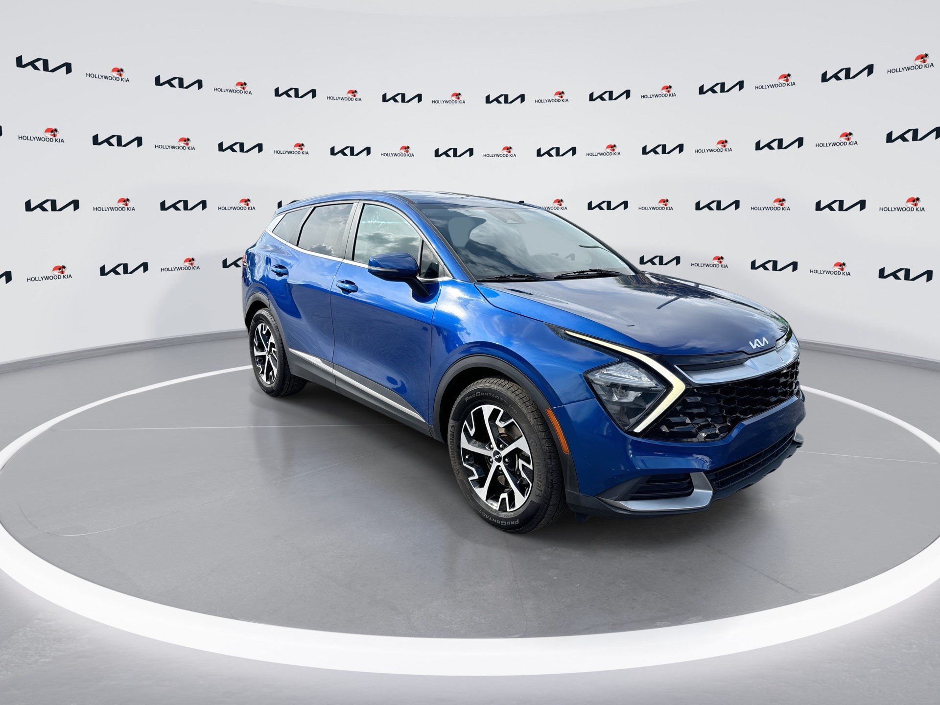 Used 2023 Kia Sportage EX FWD image 2