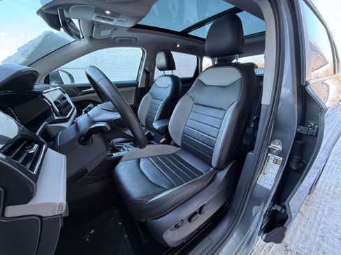 Used 2022 Volkswagen Taos SEL w/ Panoramic Sunroof Package AWD/4WD image 15