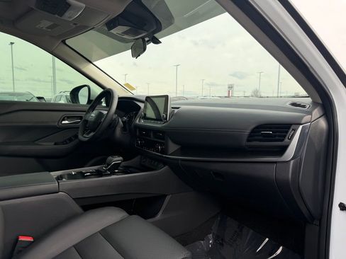 Used 2026 Nissan Rogue SV w/ SV Premium Package image 21