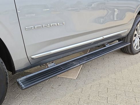 Used 2023 GMC Yukon Denali image 6