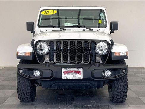 Used 2023 Jeep Gladiator Sport AWD/4WD image 2