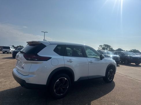 Certified 2024 Nissan Rogue SV AWD/4WD image 18