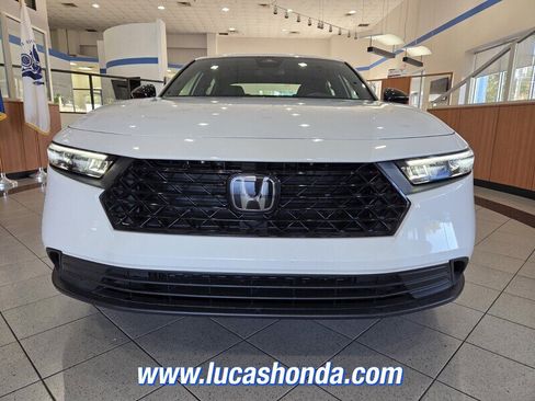 Used 2023 Honda Accord Sport image 2