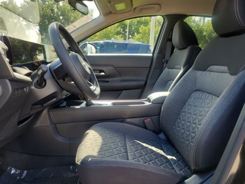 Certified 2025 Nissan Kicks SV FWD image 12