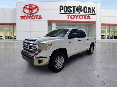 Used 2016 Toyota Tundra SR5 w/ SR5 Upgrade Package AWD/4WD image 2