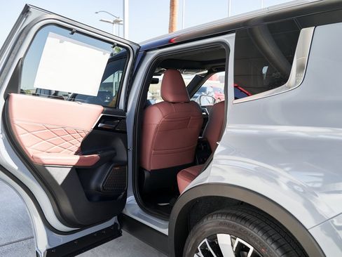 New 2025 Mitsubishi Outlander SEL image 16