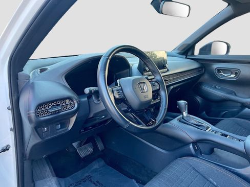 Used 2025 Honda HR-V Sport image 9