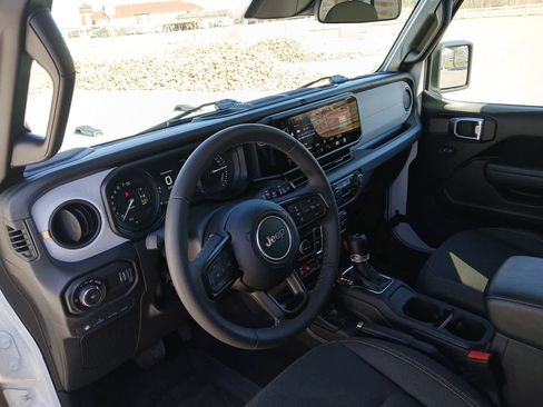 Used 2025 Jeep Wrangler Willys image 29