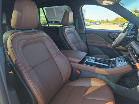 Used 2025 Lincoln Aviator Reserve w/ Illumination Package image 21