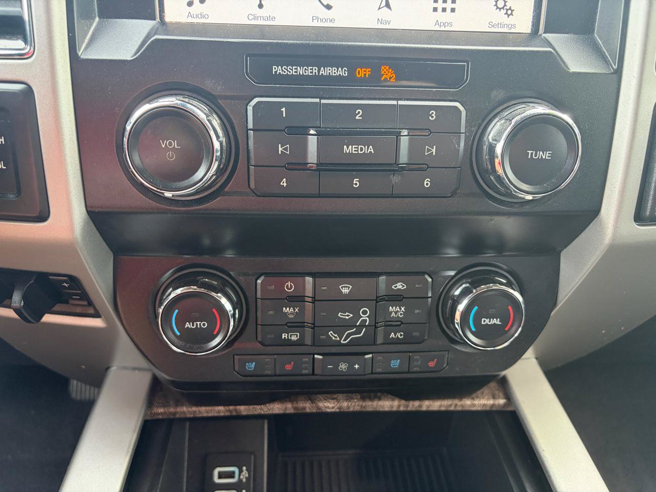 Used 2019 Ford F350 Lariat w/ Lariat Ultimate Package AWD/4WD image 31