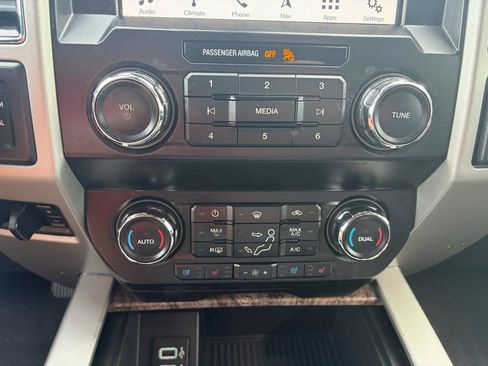 Used 2019 Ford F350 Lariat w/ Lariat Ultimate Package AWD/4WD image 31