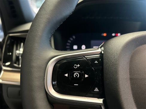 New 2026 Volvo XC90 B6 Core image 13