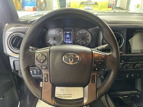 Used 2019 Toyota Tacoma TRD Off-Road AWD/4WD image 14