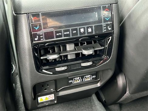 Used 2023 Jeep Grand Cherokee Overland w/ Luxury Tech Group IV image 15