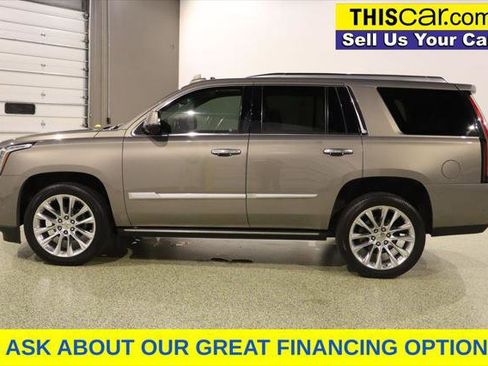 Used 2018 Cadillac Escalade Premium Luxury image 4
