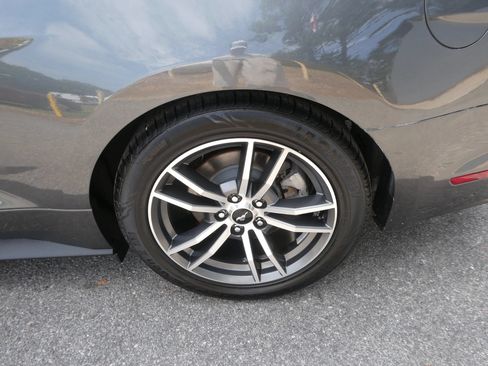 Used 2016 Ford Mustang Coupe RWD image 22