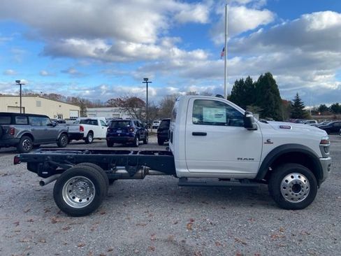 New 2026 RAM 5500 4x4 Regular Cab image 5