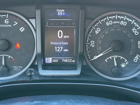 Used 2019 Toyota Tacoma TRD Off-Road w/ Technology Package AWD/4WD image 37