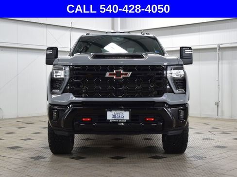 Used 2024 Chevrolet Silverado 2500 ZR2 w/ Technology Package AWD/4WD image 2
