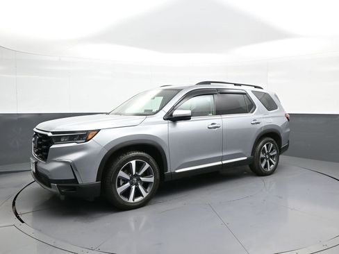 Certified 2023 Honda Pilot Touring image 10