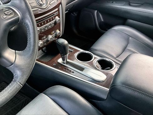 Used 2015 Nissan Pathfinder SL w/ SL Premium Package FWD image 16