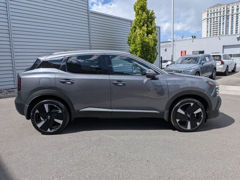 Used 2025 Nissan Kicks SR AWD/4WD image 2