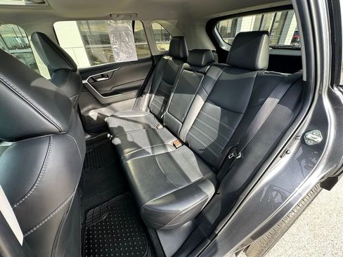 Used 2020 Toyota RAV4 XLE Premium image 22