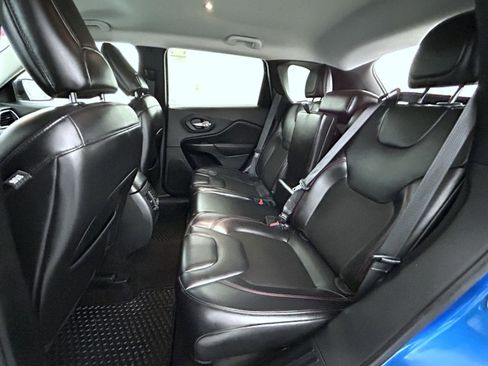 Used 2021 Jeep Cherokee Trailhawk image 19