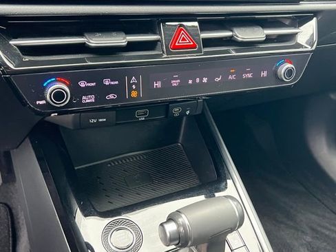 Certified 2023 Kia Niro EX image 20
