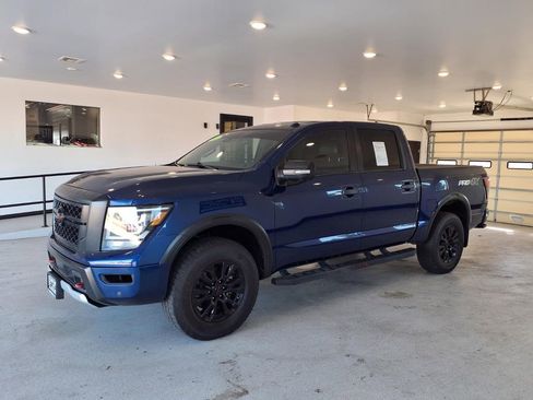 Used 2021 Nissan Titan PRO-4X w/ Pro-4x Convenience Package AWD/4WD image 16